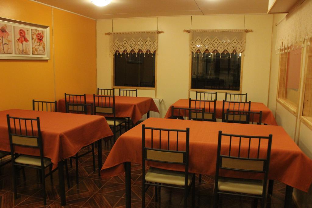 Hostal Baquedano Hostel Puerto Natales Ngoại thất bức ảnh